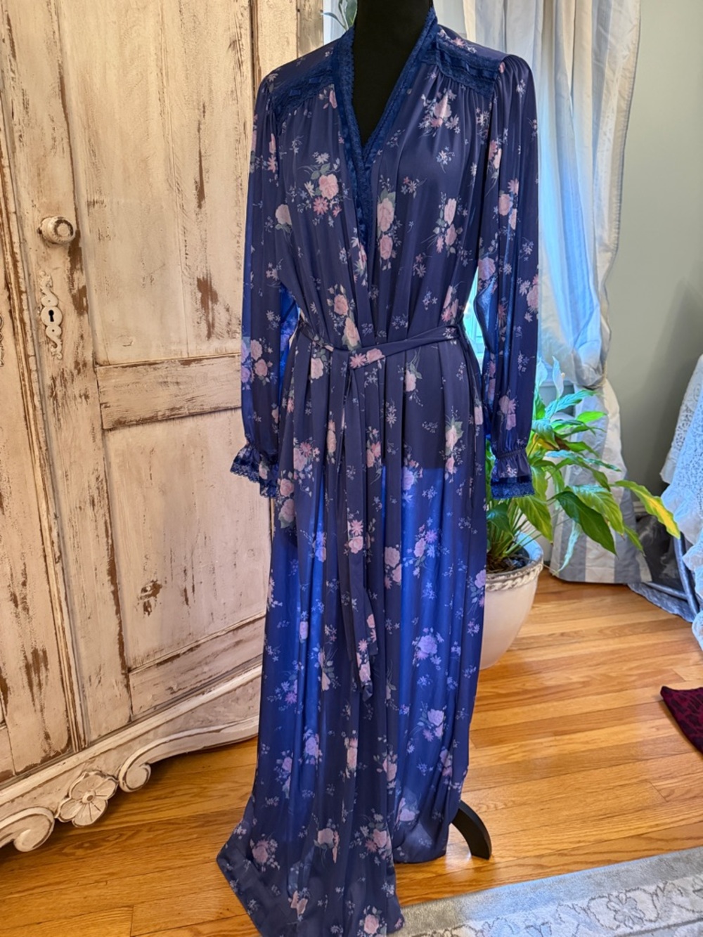 Miss Elaine floral Nylon Maxi Robe. Navy. Made in the USA. Vintage. Large